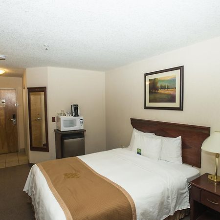 Lakeview Inns & Suites - Chetwynd Extérieur photo