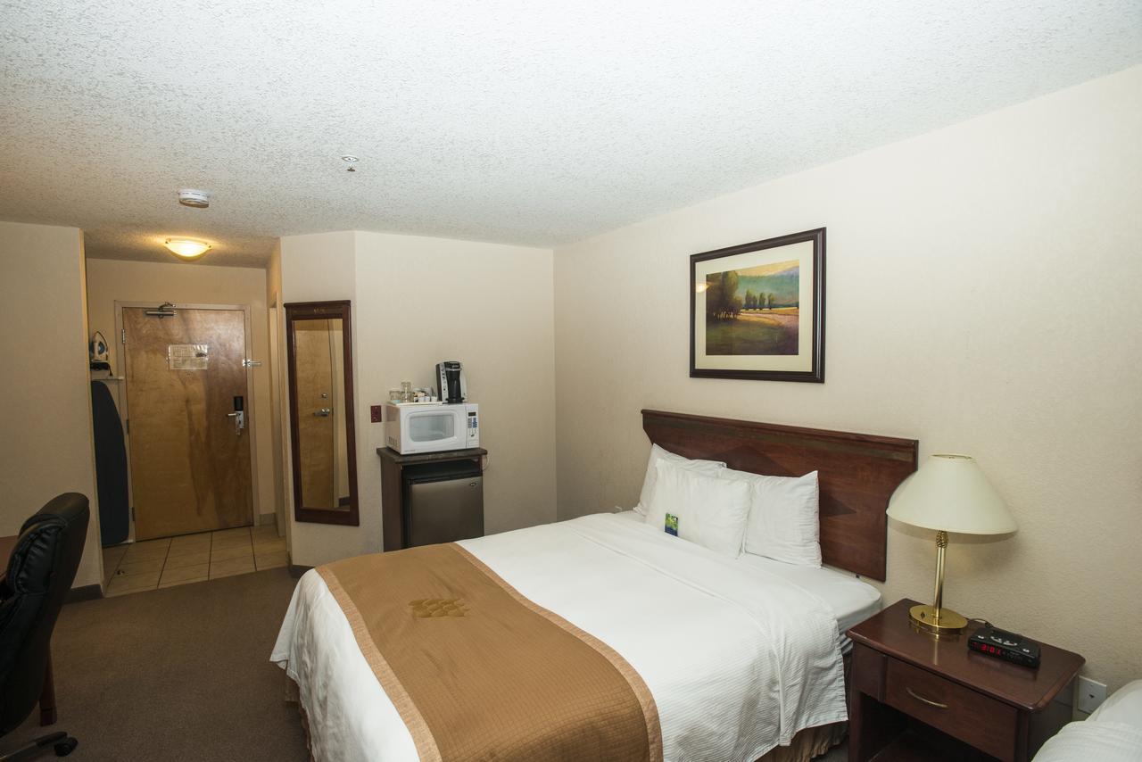 Lakeview Inns & Suites - Chetwynd Extérieur photo