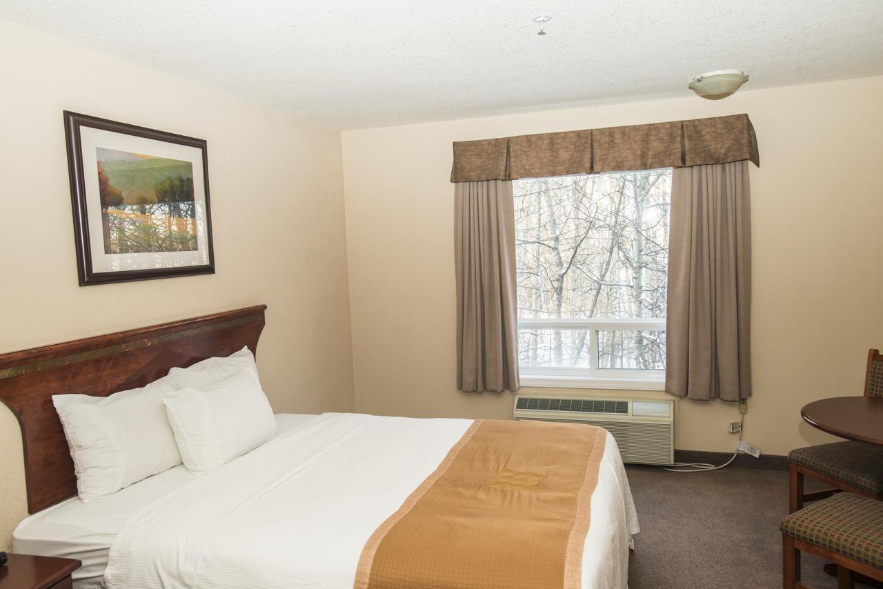 Lakeview Inns & Suites - Chetwynd Extérieur photo