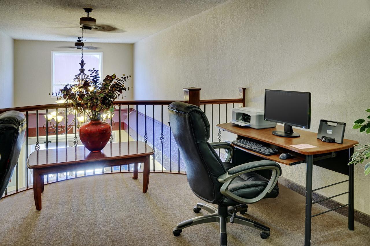 Lakeview Inns & Suites - Chetwynd Extérieur photo