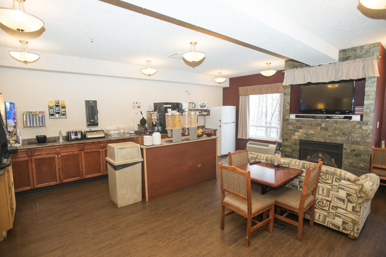 Lakeview Inns & Suites - Chetwynd Extérieur photo