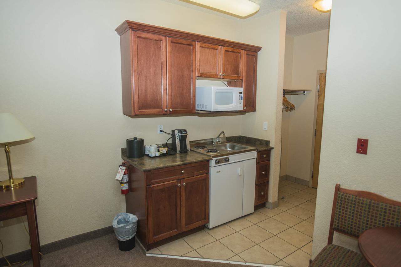 Lakeview Inns & Suites - Chetwynd Extérieur photo