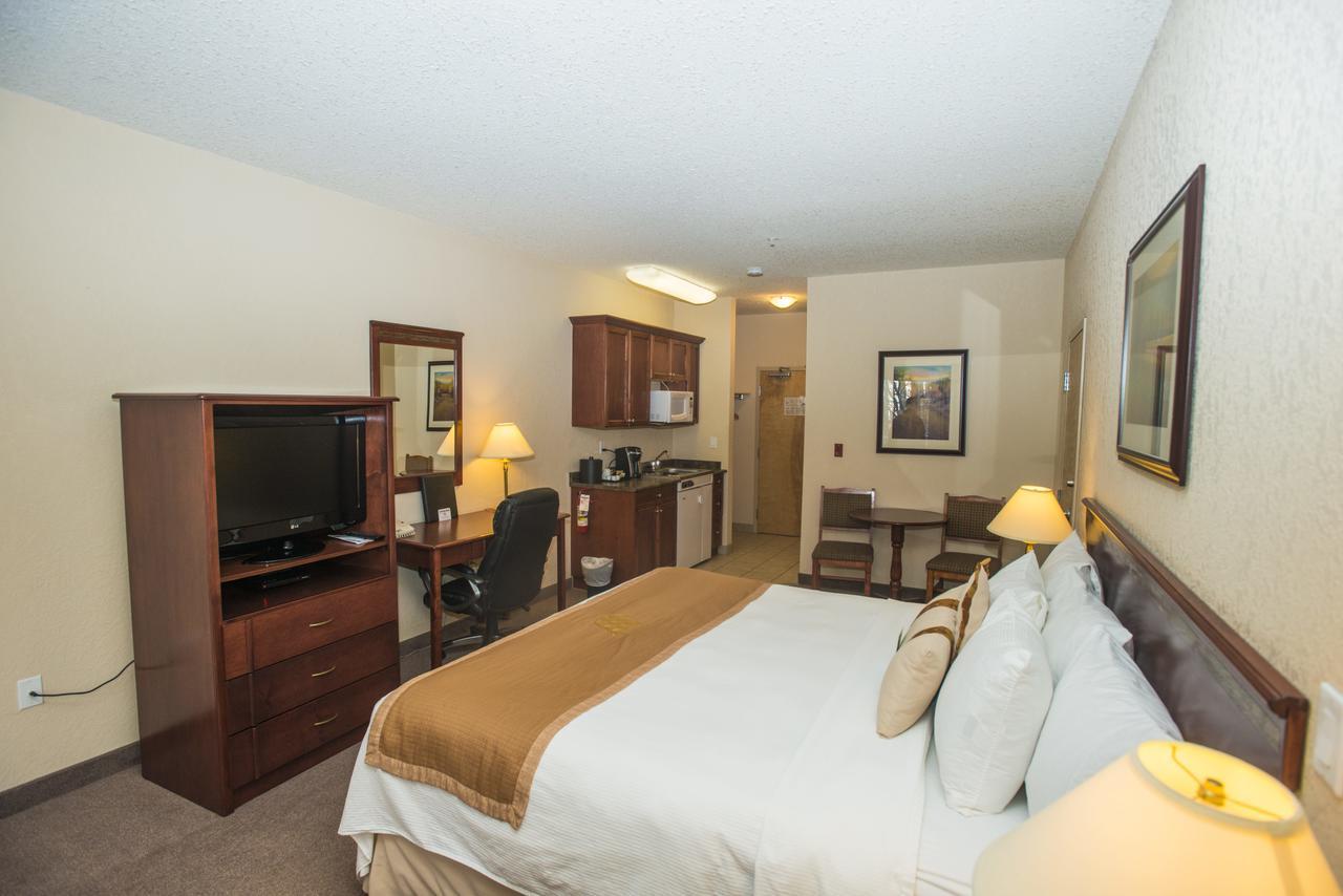 Lakeview Inns & Suites - Chetwynd Extérieur photo