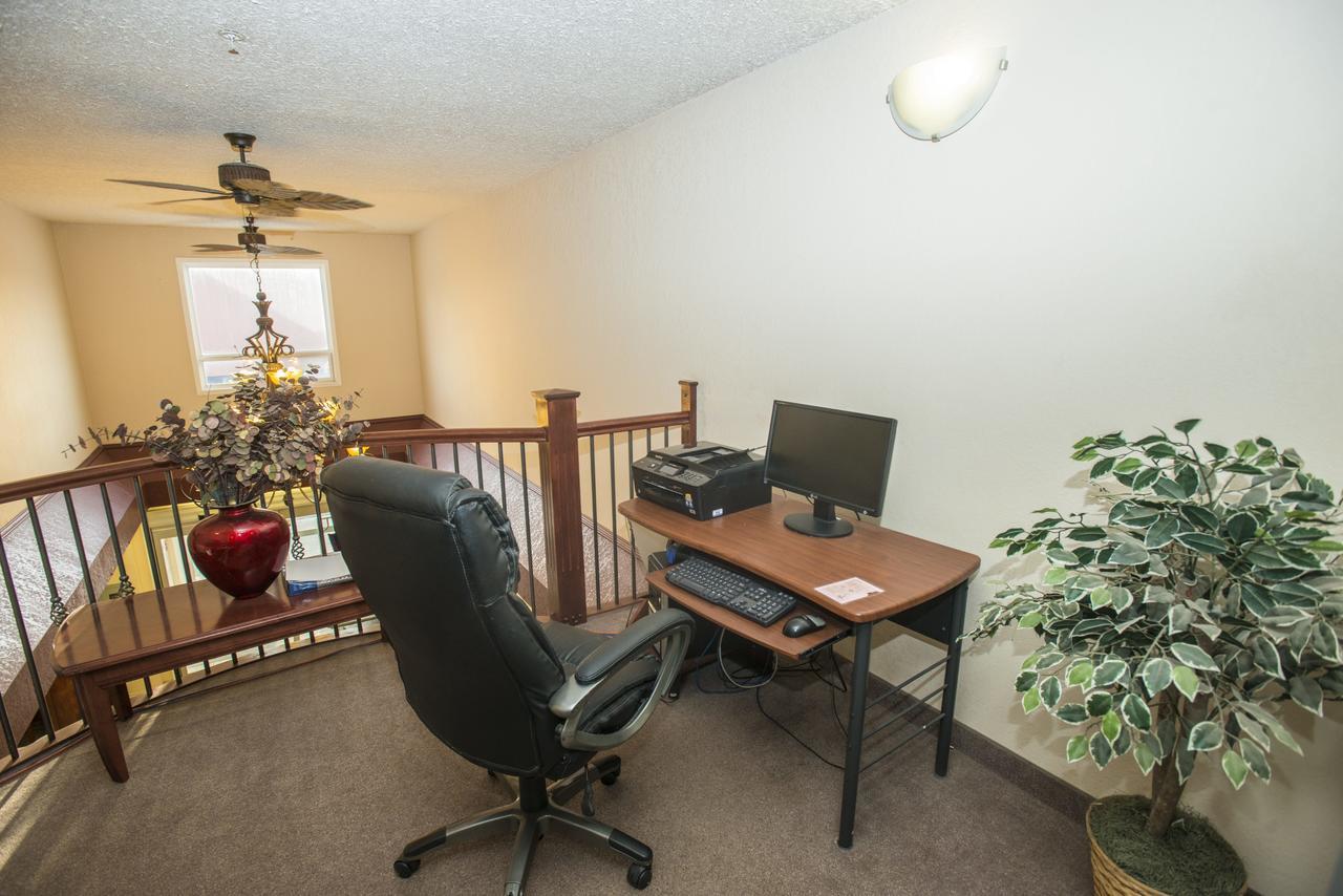 Lakeview Inns & Suites - Chetwynd Extérieur photo