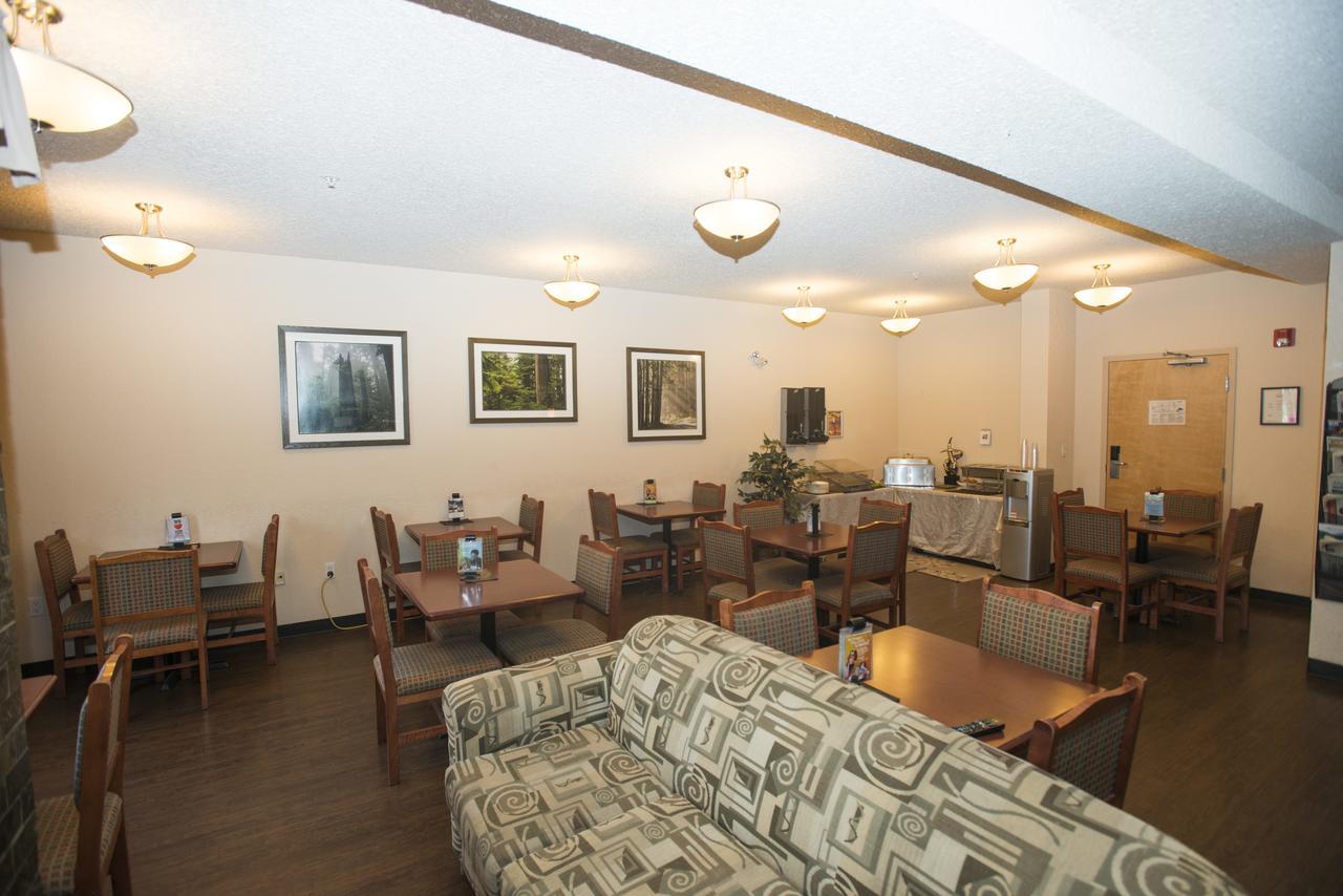 Lakeview Inns & Suites - Chetwynd Extérieur photo