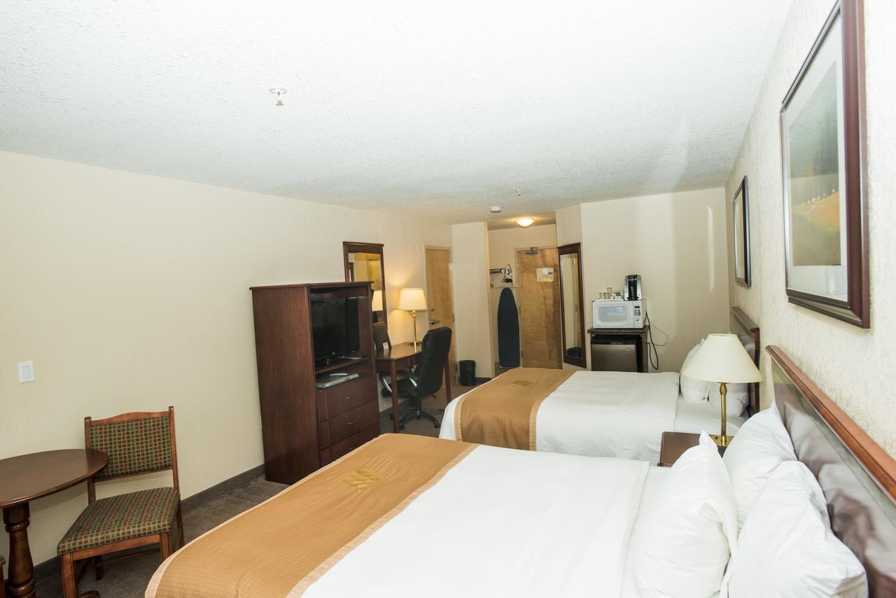Lakeview Inns & Suites - Chetwynd Extérieur photo