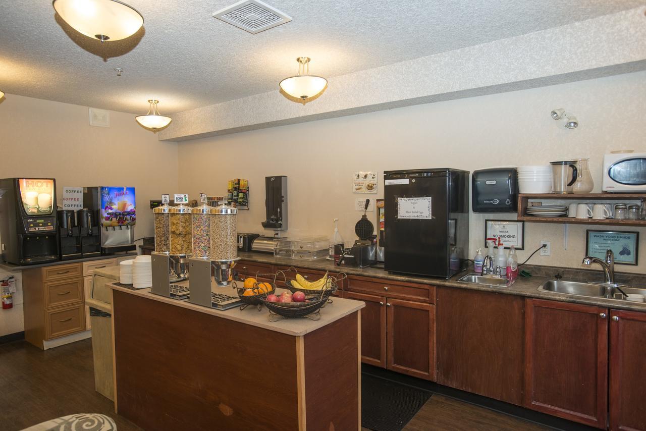 Lakeview Inns & Suites - Chetwynd Extérieur photo